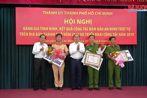 Lãnh đạo TPHCM khen thưởng vụ bắt giữ hơn 1,1 tấn ma túy