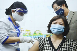 Đang triển khai tiêm vaccine Covid-19 tại TPHCM, Hà Nội và Hải Dương