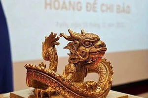 Podcast bản tin trưa 18-11: Ấn vàng “Hoàng đế chi bảo” đã được chuyển giao cho Việt Nam; 1 nạn nhân tử vong trong vụ nổ lớn ở Hà Tĩnh