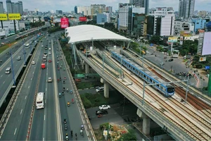 Podcast bản tin tối 1-4: Ngày 1-7, tuyến Metro Bến Thành - Suối Tiên đưa vào chạy 7 đoàn tàu; Một chiến sĩ công an bị tài xế Mazda CX5 hất lên nắp capo