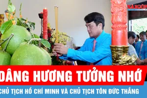 Đoàn đại biểu Công đoàn TPHCM dâng hương tưởng nhớ Chủ tịch Hồ Chí Minh và Chủ tịch Tôn Đức Thắng