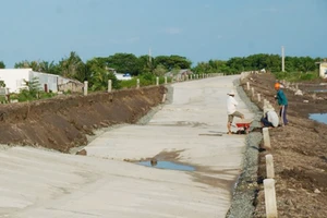 Đoạn đường mới đưa vào sử dụng đã bị sụt lún nghiêm trọng