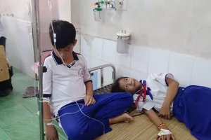 Súc miệng bằng dung dịch ngừa sâu răng, 45 học sinh nhập viện