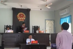 Tiến sĩ bị “tố” lừa tình được giảm án 