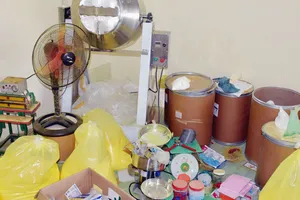 Tang vật dùng làm giả thuốc thủy sản. ẢNH: TRỌNG NGUYỄN