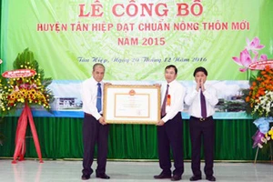 Tân Hiệp là huyện đầu tiên trên địa bàn tỉnh Kiên Giang đạt chuẩn nông thôn mới. Ảnh: ĐÀO CHÁNH