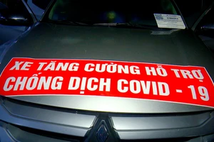 Các đối tượng lợi dụng xe có đăng ký luồng xanh hỗ trợ phòng, chống dịch để bán ma túy. Ảnh: TRỌNG NGUYỄN