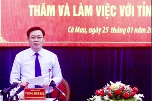 Chủ tịch Quốc hội Vương Đình Huệ phát biểu ý kiến tại buổi làm việc với lãnh đạo tỉnh Cà Mau