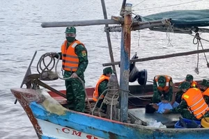 Đồn Biên phòng Gành Hào cứu hộ người bị nạn trên biển