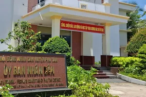 Sắp giải thể vẫn xuất ngân sách đi học tập kinh nghiệm 