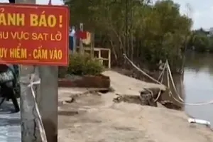 Bạc Liêu: Đường bờ Tây Kênh 30-4 sạt lở nặng, giao thông bị chia cắt