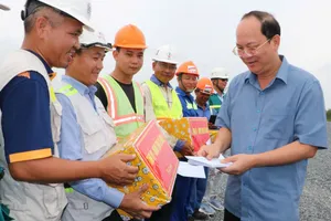 Bí thư Tỉnh uỷ Cà Mau Nguyễn Hồ Hải động viên lực lượng thi công tuyến cao tốc Cần Thơ - Cà Mau