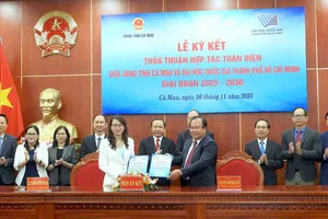 Đại học Quốc gia TPHCM và tỉnh Cà Mau ký kết hợp tác toàn diện