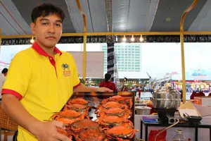 Cua Cà Mau kết hợp đặc sản các địa phương tạo nên nhiều món ăn mới lạ, hấp dẫn 