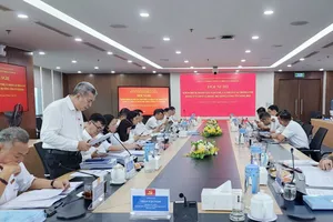 Ông Nguyễn Văn Thanh, Phó Bí thư Đảng ủy, Tổng Giám đốc EVNHCMC báo cáo tại hội nghị