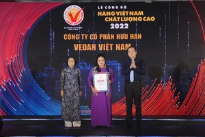  VEDAN Việt Nam tiếp tục được Vinh danh ” Hàng Việt Nam Chất lượng cao” năm 2022