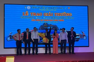 Công ty Yến sào Khánh Hòa trao xe Kia New Sonet 1.5L Deluxe 2025 đầu tiên cho khách hàng