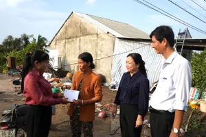 Công ty Xổ số kiến thiết Đồng Tháp hỗ trợ người dân bị ảnh hưởng của bão số 3