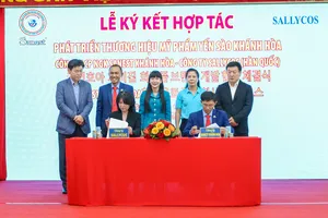 Sanest Khánh Hòa ký kết hợp tác phát triển thương hiệu mỹ phẩm với Sallycos