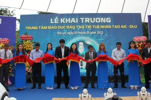 Cắt băng khánh thành Trung tâm AIC tại Trường Đại học Đà Lạt