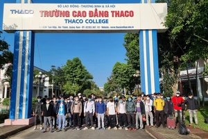 Các học viên huyện Tây Giang trong ngày đầu đến học tập tại Trường Cao đẳng Thaco