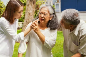 Đủ dưỡng chất mẹ cha thêm khỏe, đủ yêu thương hạnh phúc sẽ đong đầy