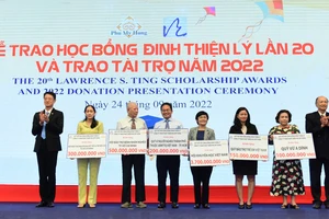 Công ty Phú Mỹ Hưng, Quỹ Đinh Thiện Lý trao học bổng và tài trợ cho các em HS-SV