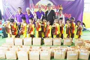 Mondelez Kinh Đô hỗ trợ thực phẩm cho cộng đồng trị giá 9,6 tỷ đồng từ đầu năm đến nay