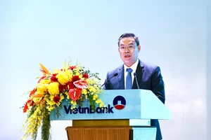 Ông Trần Minh Bình, Chủ tịch HĐQT phát biểu khai mạc ĐHĐCĐ thường niên VietinBank năm 2023