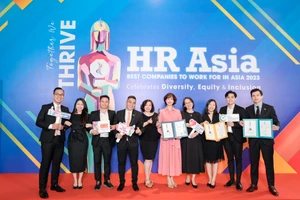 Theo khảo sát và báo cáo của HR Asia năm 2023, môi trường làm việc của FWD có chỉ số gắn kết giữa nhân viên và tổ chức cao vượt trội so với toàn thị trường