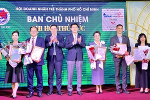 Ban Chủ nhiệm Chi hội Thủ Đức ra mắt tại chương trình