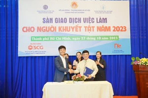 Tại sự kiện Sàn giao dịch việc làm cho người khuyết tật 2023, tập đoàn SCG đã ký kết hợp tác với Sở LĐTB-XH TPHCM nhằm viết tiếp “giấc mơ lạc nghiệp” cho nhiều người khuyết tật trên địa bàn thành phố