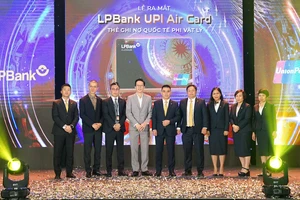 Đại diện Ban lãnh đạo Union Pay và LPBank