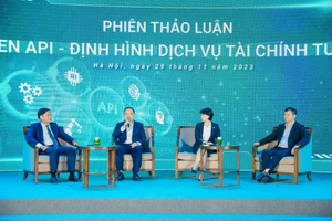 Các diễn giả thảo luận tại sự kiện