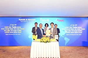 Đại diện Nam A Bank và IHUB ký kết hợp tác