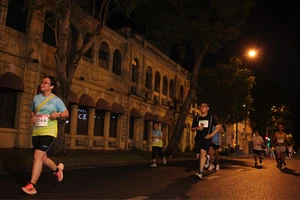 Bùng nổ mùa thi đấu thứ 3 Ho Chi Minh City Night Run Eximbank