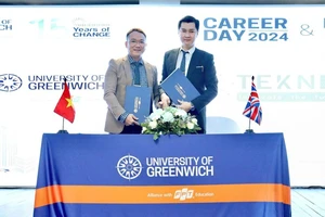 Lễ ký kết giữa TekNix và ĐH Greenwich Cần Thơ