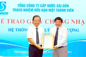 Đại diện SAWACO nhận Giấy chứng nhận hệ thống quản lý chất lượng theo tiêu chuẩn TCVN ISO 9001:2015/ISO 9001:201518:32