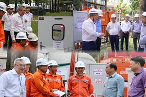 Ông Nguyễn Văn Thanh, Tổng giám đốc EVNHCMC kiểm tra các phụ tải cấp điện cho Lễ kỷ niệm 50 năm