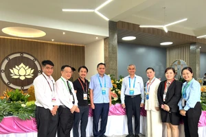 Ông Phạm Huy Bình, Chủ tịch Saigontourist Group cùng đại diện các đơn vị tham gia phục vụ tại Đại lễ Vesak 2025