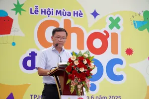 Ông Nguyễn Đình Thọ, Phó Tổng Giám đốc Công ty Phú Mỹ Hưng phát biểu khai mạc ngày hội