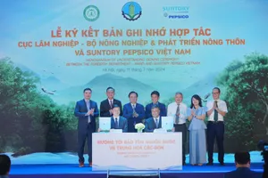 Đại diện Cục Lâm nghiệp và Suntory PepsiCo Việt Nam ký kết hợp tác trong phát triển rừng bền vững, hướng đến bảo tồn nguồn nước và trung hòa carbon