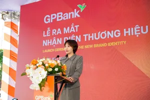 Bà Phạm Thị Nhung, Chủ tịch HĐTV Ngân hàng TM TNHH MTV Kỷ Nguyên Thịnh Vượng phát biểu tại sự kiện
