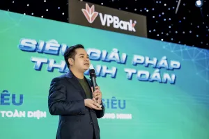 Ông Nguyễn Phước Toàn, Trưởng phòng Sản phẩm tài khoản và Thanh toán giới thiệu về các giải pháp thanh toán của VPBank tại sự kiện