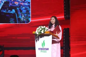 Bà Nguyễn Thị Quỳnh Ngọc, Tổng thư ký VietKings, Phó Viện trưởng Viện Kỷ lục Việt Nam đại diện công bố Quyết định xác lập Kỷ lục Việt Nam