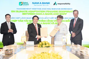 Ông Trần Khải Hoàn, Thành viên HĐQT kiêm Quyền Tổng giám đốc Nam A Bank và Bà Carolin Gassner, Chủ tịch HĐQT GCPF ký kết Biên bản ghi nhớ hợp tác