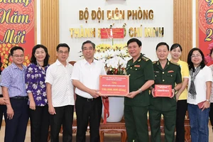 Lãnh đạo TPHCM thăm, chúc mừng ngày truyền thống Bộ đội Biên phòng 