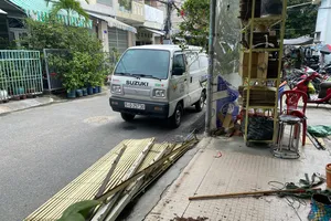 Gỡ bỏ "chuồng cọp" ở cư xá Độc Lập