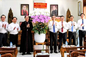 Lãnh đạo TPHCM thăm, chúc mừng Lễ Giáng sinh năm 2025