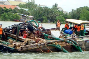 Đề nghị tăng cường khởi tố hình sự các vụ “cát tặc”